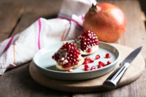 In dit artikel lees je of granaatappel gezond is.