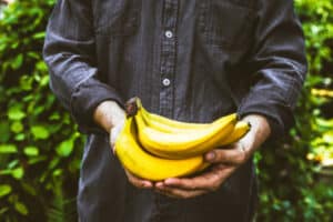 In dit artikel lees je of en hoe bananen helpen met afvallen