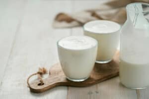 Helpt het drinken van karnemelk met afvallen? Lees hier hoe dat zit.