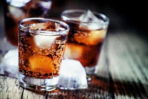 Helpt het drinken van cola zero met afvallen? En mag je eigenlijk cola zero drinken tijdens het afvallen? Dat lees je in dit artikel.