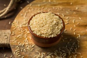 Helpt zilvervliesrijst met afvallen? Hoeveel zilvervliesrijst moet je eten om af te vallen? Dat, en meer, lees je in dit artikel.