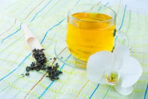 Is groene thee gezond? En hoe gezond is groene thee dan en wat zijn de gezondheidsvoordelen van groene thee? Dat lees je in dit artikel.
