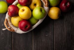 Helpt het eten van appels met afvallen? In dit artikel lees je wat onze diëtist zegt over hoe appels helpen met afvallen.